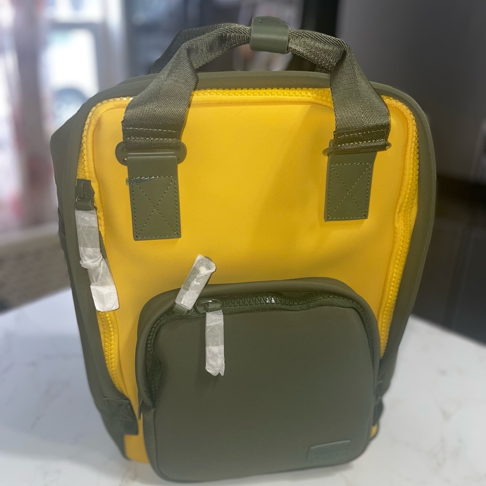 Olive Green & Yellow Men's Compact Backpack